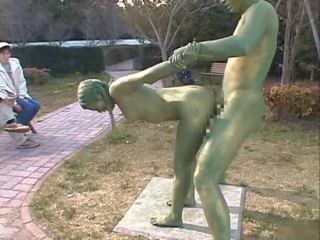 Asiatisch schnecke ist ein statue bekommen einige sex